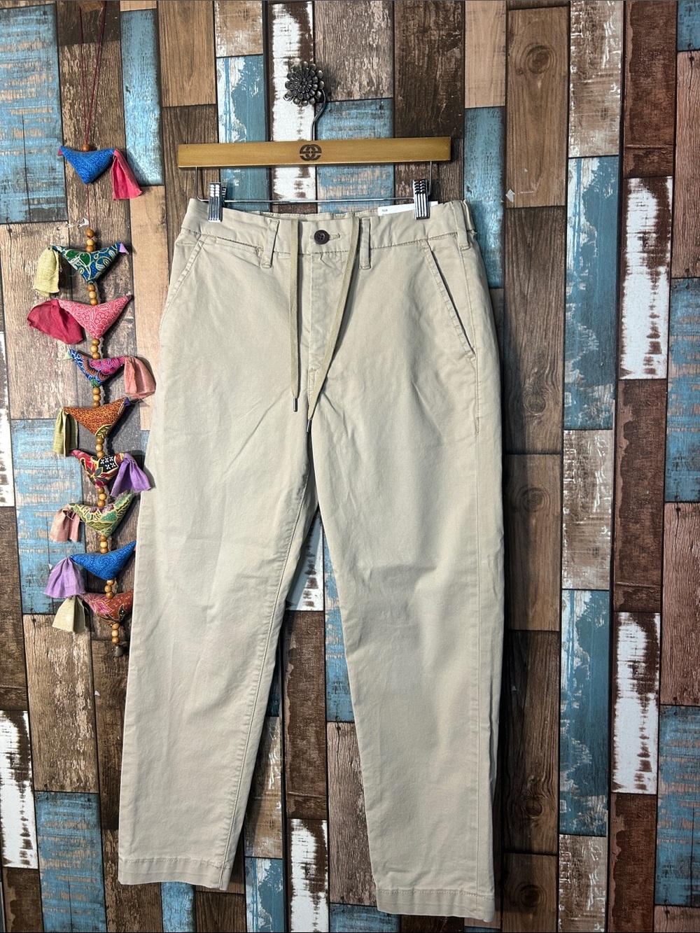 American Eagle Outfitters Straight Chinos in Light Tan